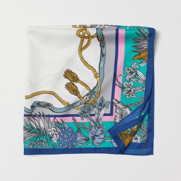 H&M Patterned Scarf - Picture 2 of 9